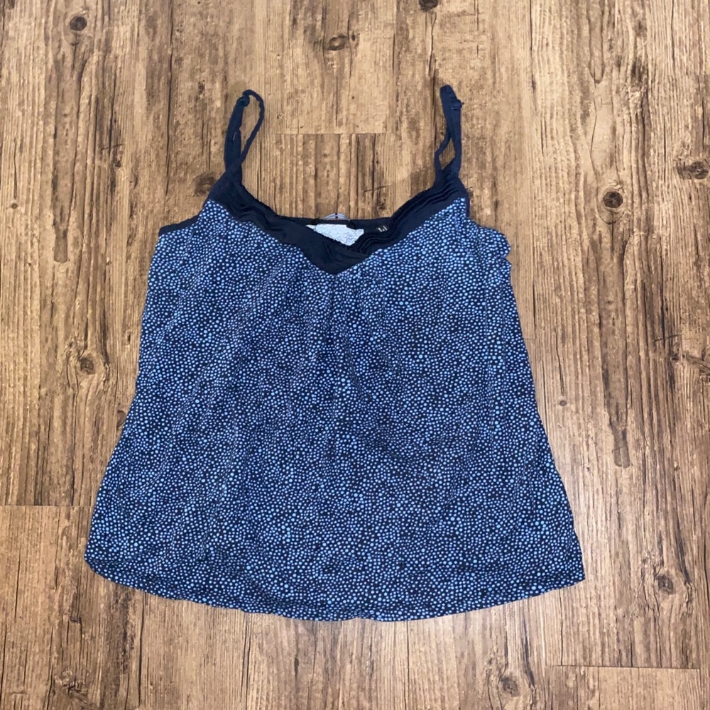 blue tank top